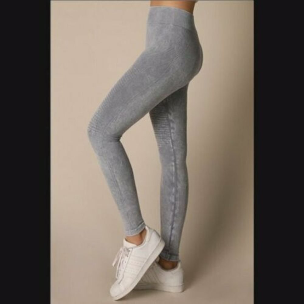 NEW Vintage Gray Pleated Jeggings